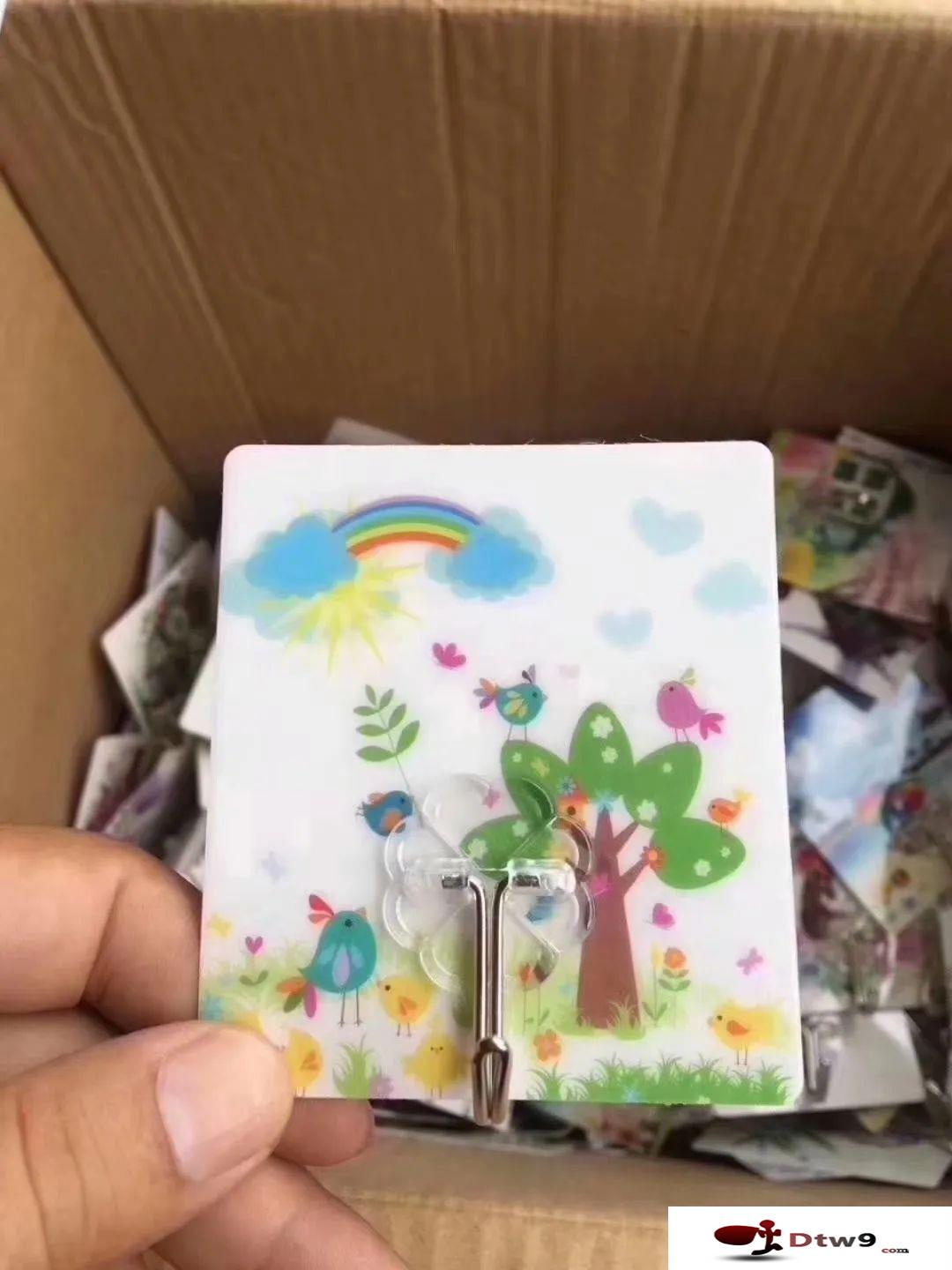 秋天擺地?cái)傎u什么百貨好賺錢？椰殼抹布，掛鉤，牛筋梳等2元3元百貨貨源