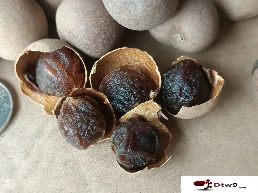 擺地?cái)傎u食品干貨，黃金薯片，海帶絲，桂圓干貨源批發(fā)