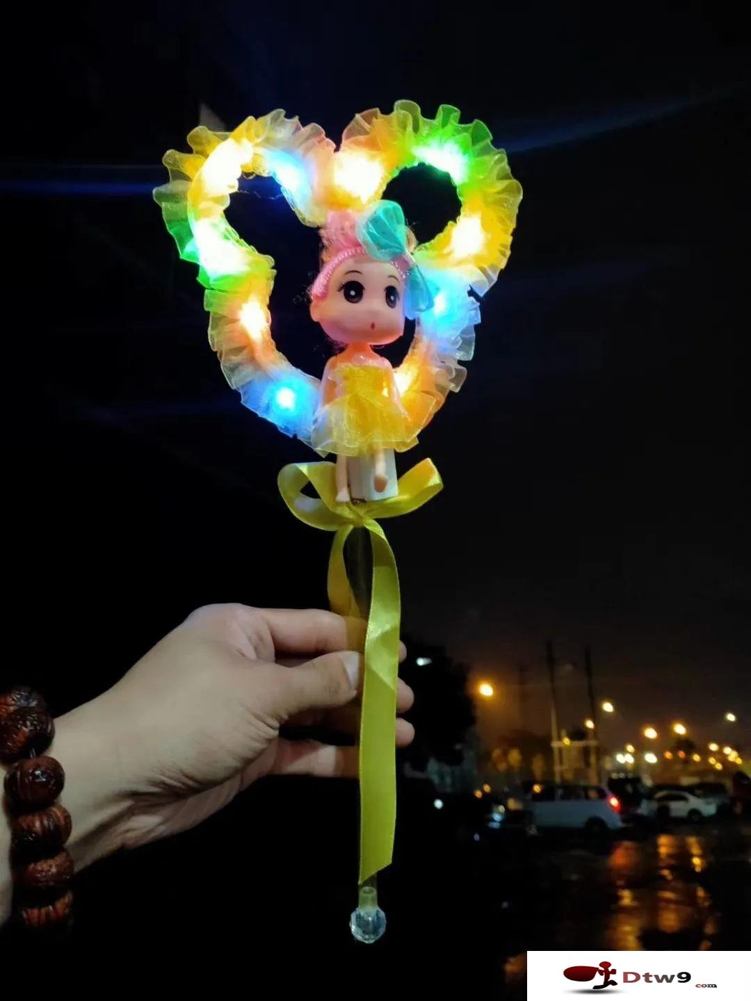 發(fā)光玩具波波球_手提燈籠，擺地?cái)偀徜N兒童玩具批發(fā)貨源