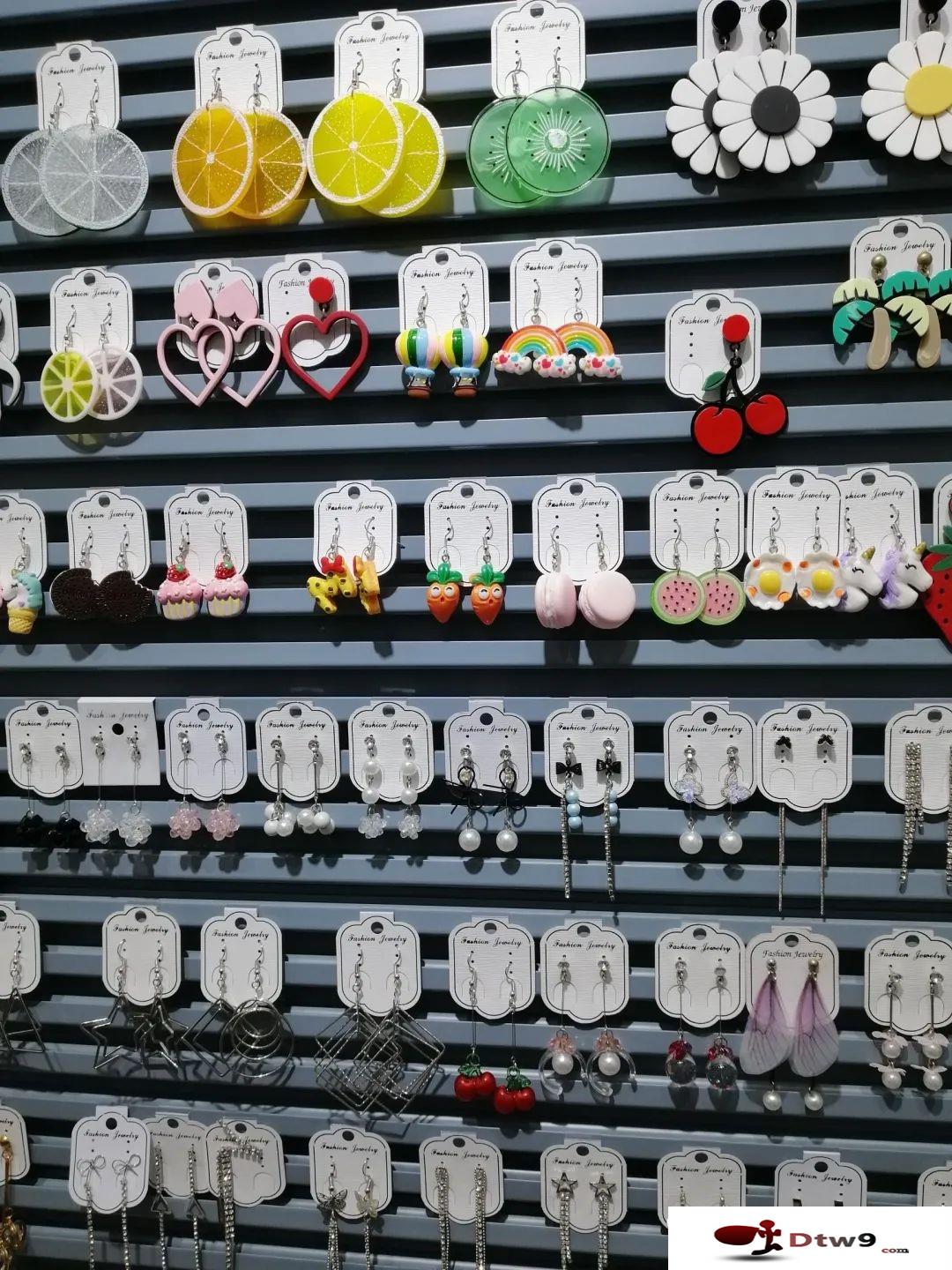 擺地?cái)傎u飾品技巧，2020秋冬熱銷精品飾品貨源批發(fā)