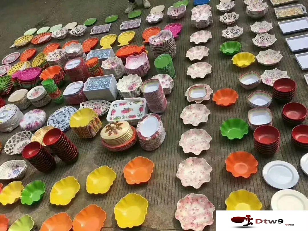 秋天擺地?cái)傎u什么百貨好賺錢？椰殼抹布，掛鉤，牛筋梳等2元3元百貨貨源