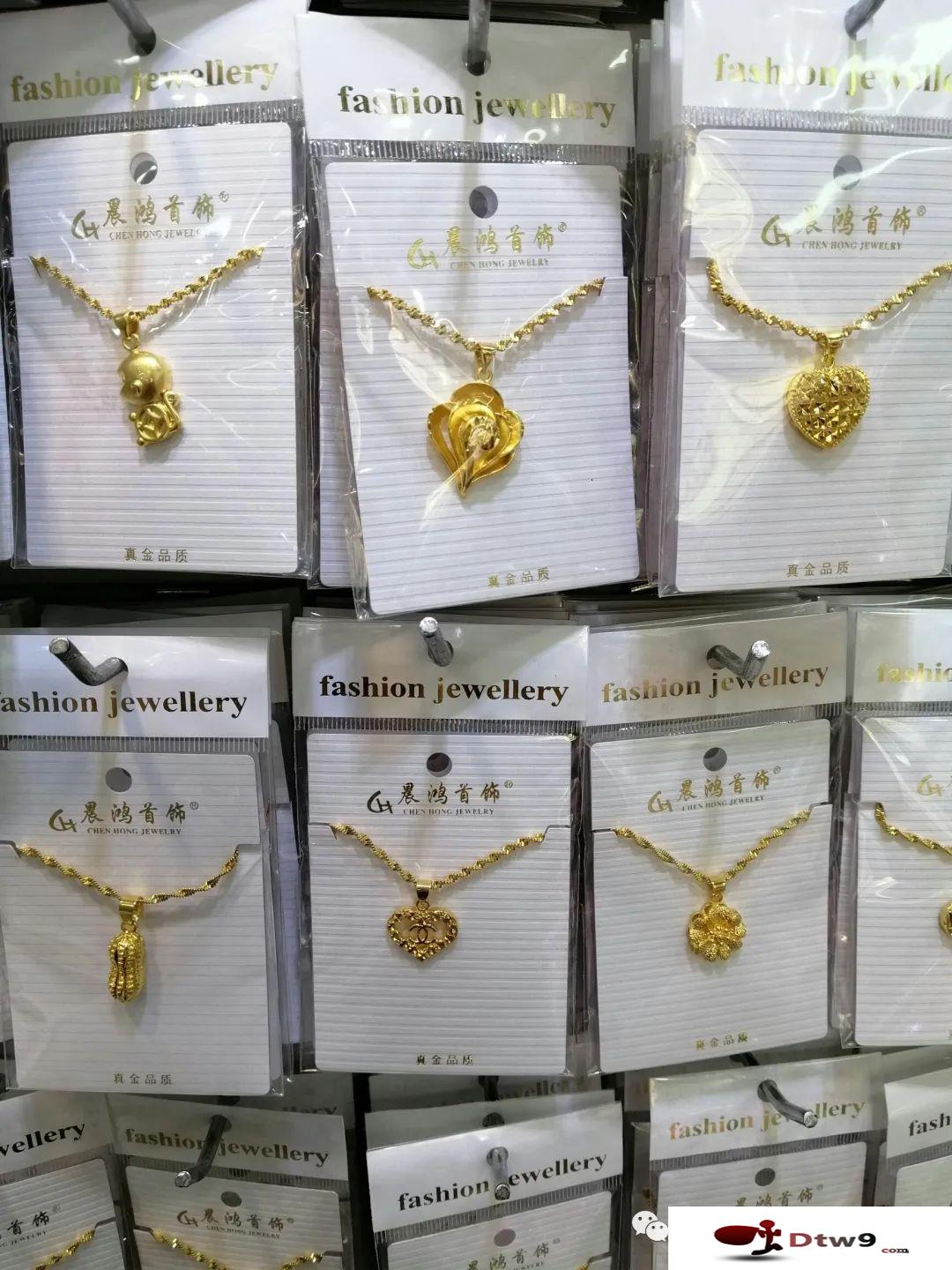 擺地?cái)傎u韓國(guó)飾品貨源，一元兩元店飾品批發(fā)