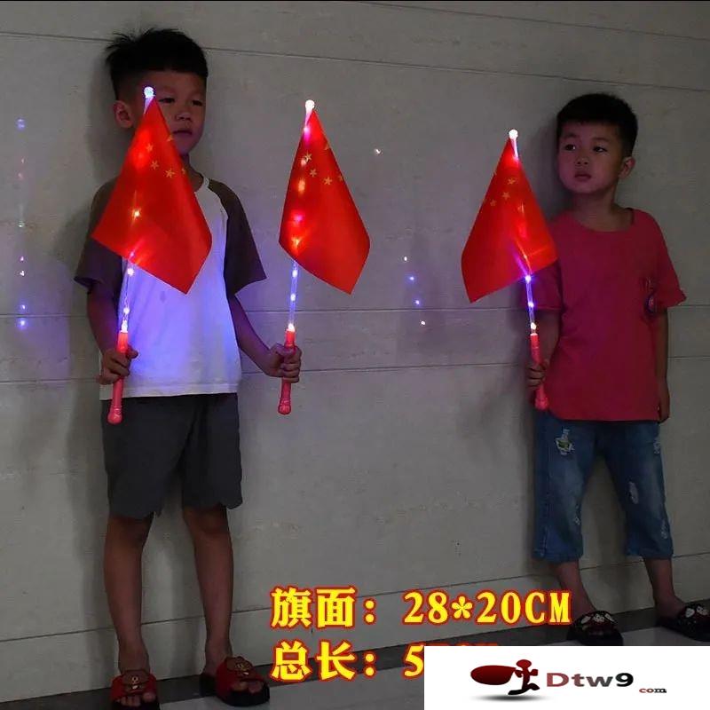 國慶擺地攤賣發(fā)光國旗，國旗手拍_燈籠_發(fā)光玩具批發(fā)貨源