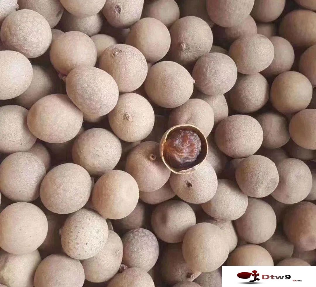 擺地?cái)傎u食品干貨，黃金薯片，海帶絲，桂圓干貨源批發(fā)