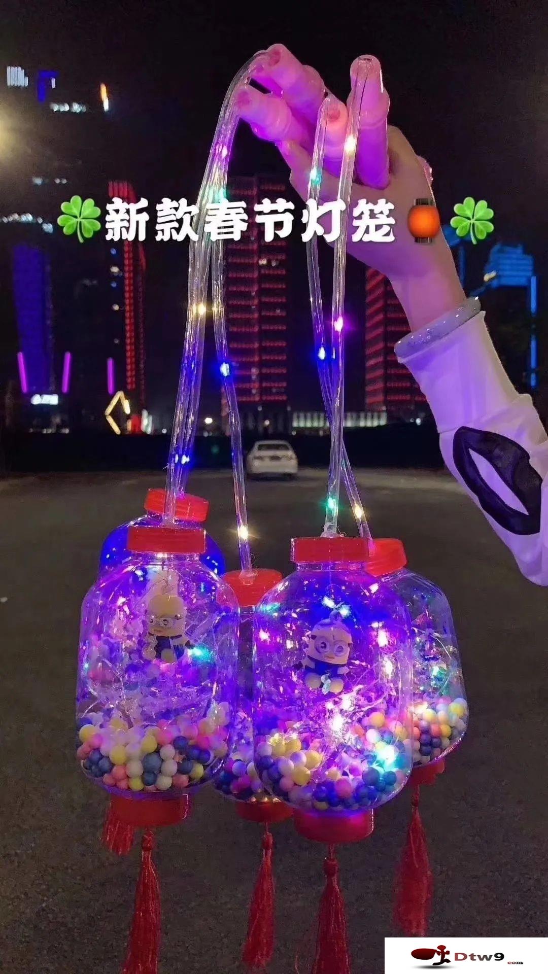 中秋國慶擺地攤賣什么最賺錢？發(fā)光燈籠新奇特玩具貨源批發(fā)