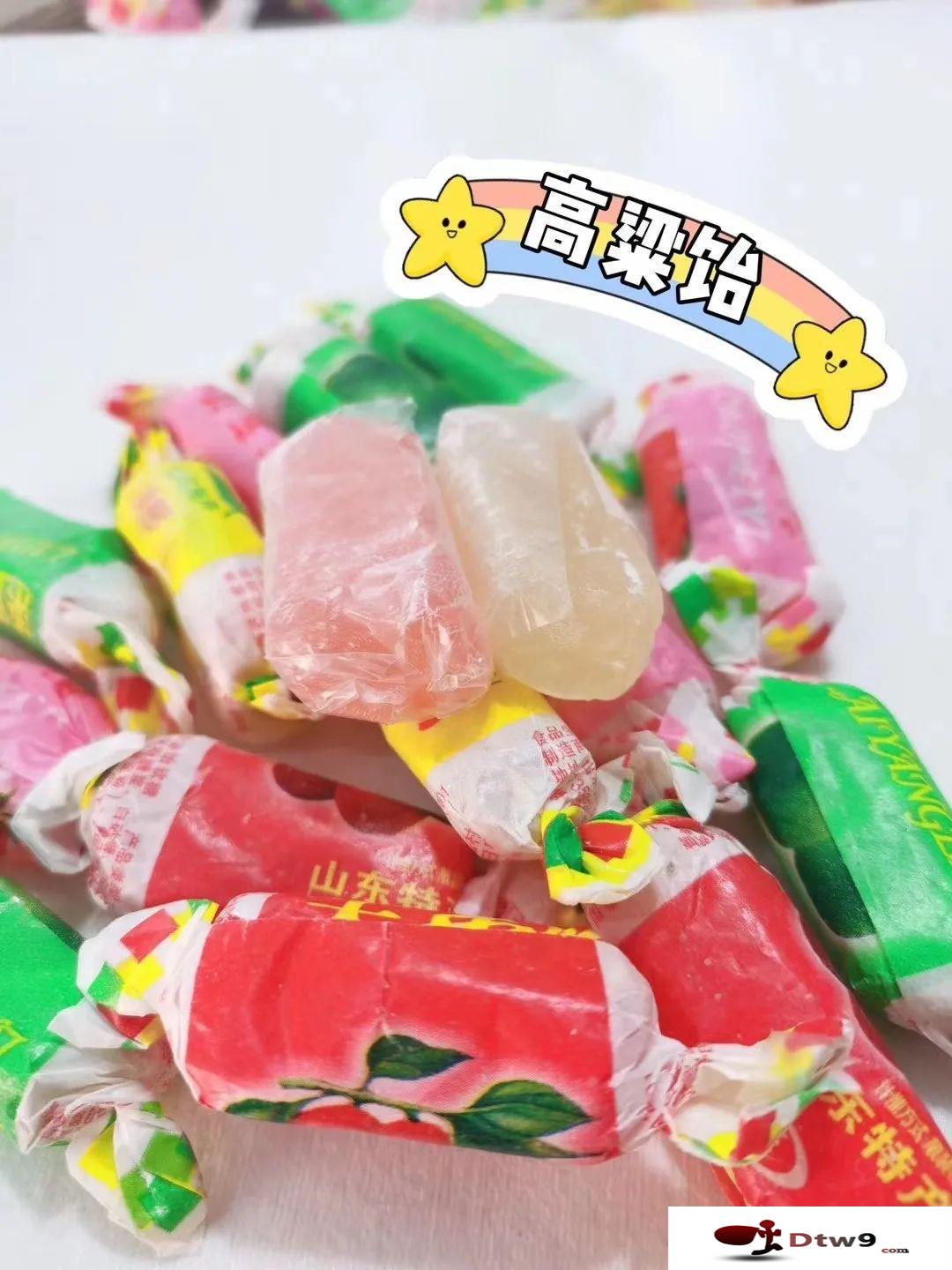 學(xué)校附近擺地?cái)傎u什么好賺錢？2020網(wǎng)紅零食貨源批發(fā)