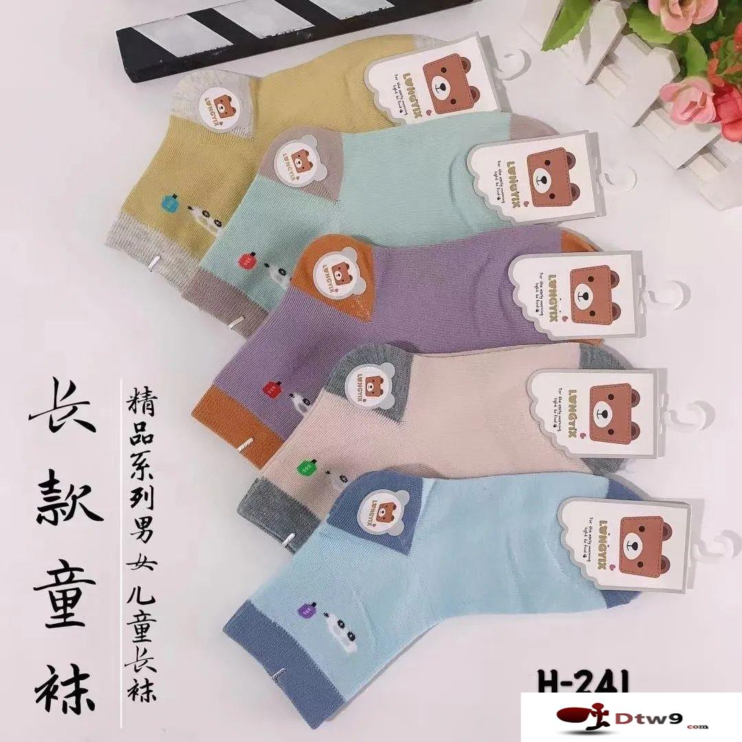 秋冬擺地攤賣襪子貨源批發(fā)，正規(guī)義烏小商品批發(fā)