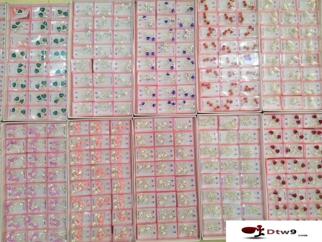 擺地?cái)傎u飾品技巧，2020秋冬熱銷精品飾品貨源批發(fā)