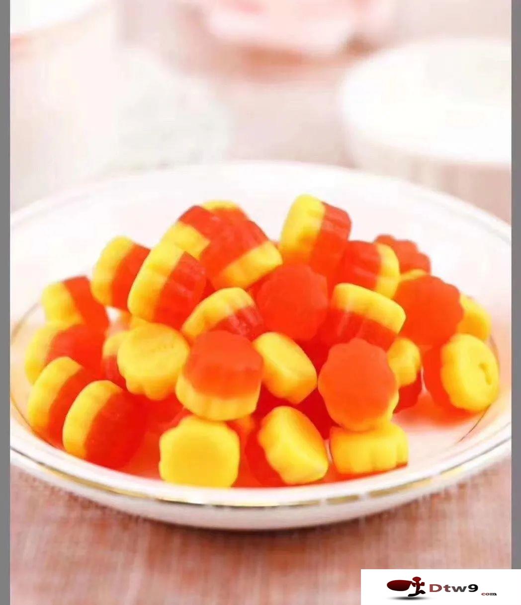 冬季擺地攤賣食品干貨，年貨網(wǎng)紅零食貨源批發(fā)