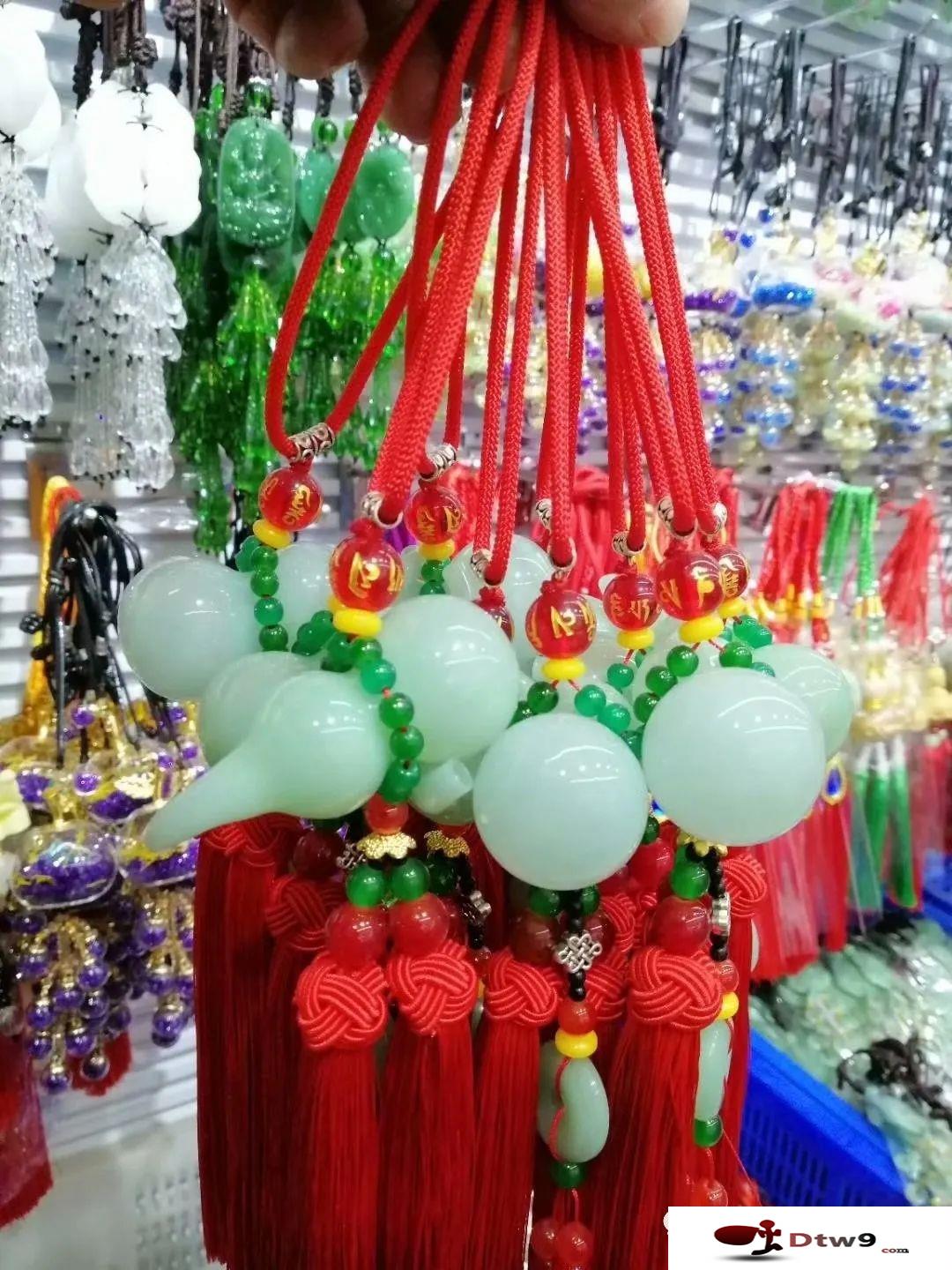 擺地?cái)傎u飾品技巧，2020秋冬熱銷精品飾品貨源批發(fā)