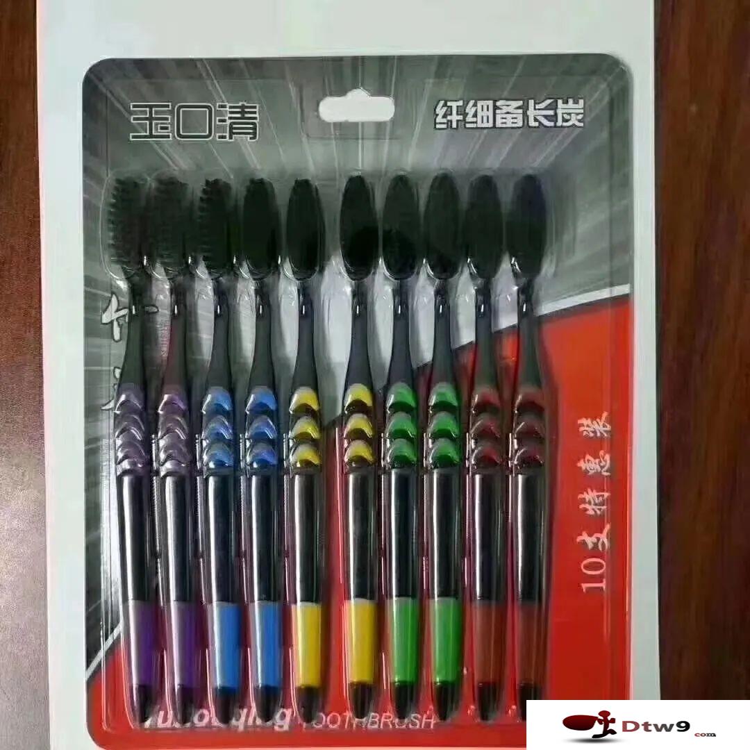 秋冬擺地攤賣牙刷牙膏賺錢嗎？小蘇打牙膏，十只裝牙刷批發(fā)貨源