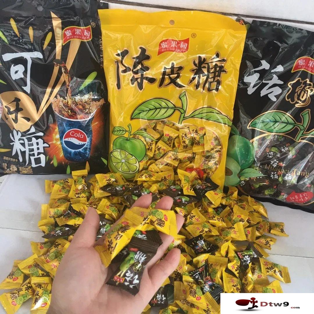 冬季擺地攤賣食品干貨，年貨網(wǎng)紅零食貨源批發(fā)