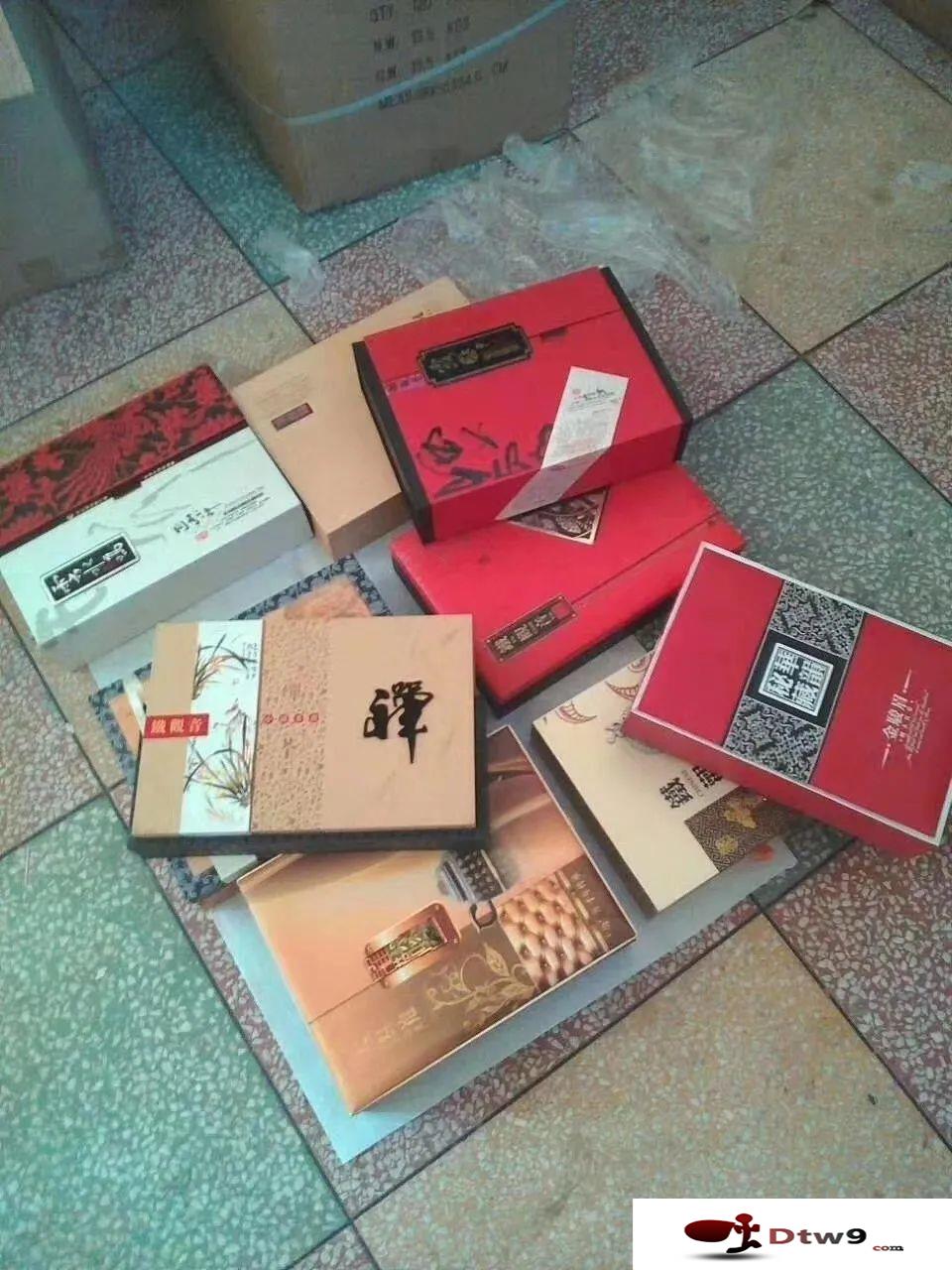擺地攤10元模式盒裝茶葉，擺地攤賣酒水茶葉禮品貨源批發(fā)