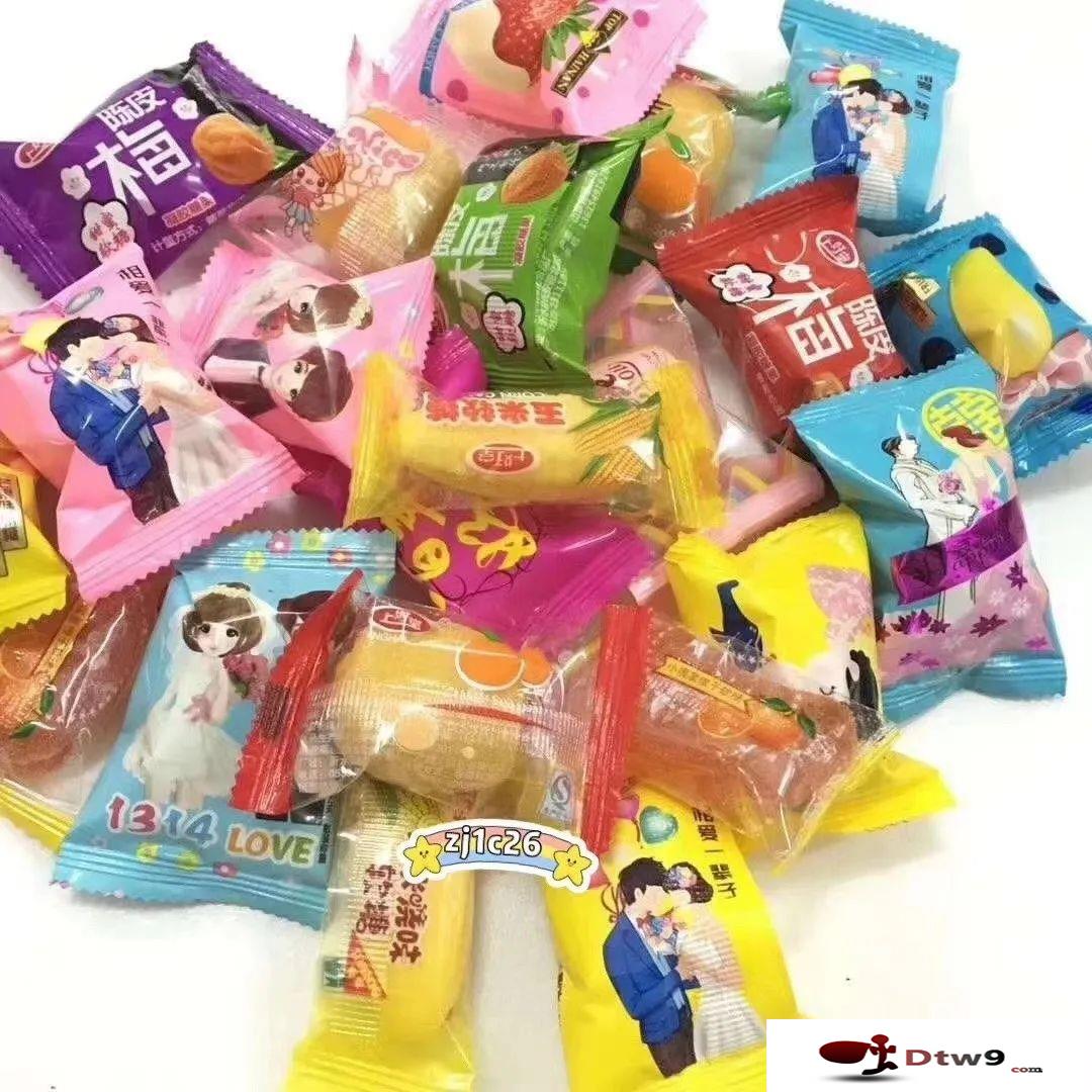 學(xué)校附近擺地?cái)傎u什么好賺錢？2020網(wǎng)紅零食貨源批發(fā)