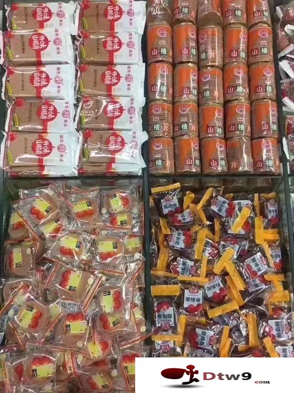 冬季擺地攤賣食品干貨，年貨網(wǎng)紅零食貨源批發(fā)