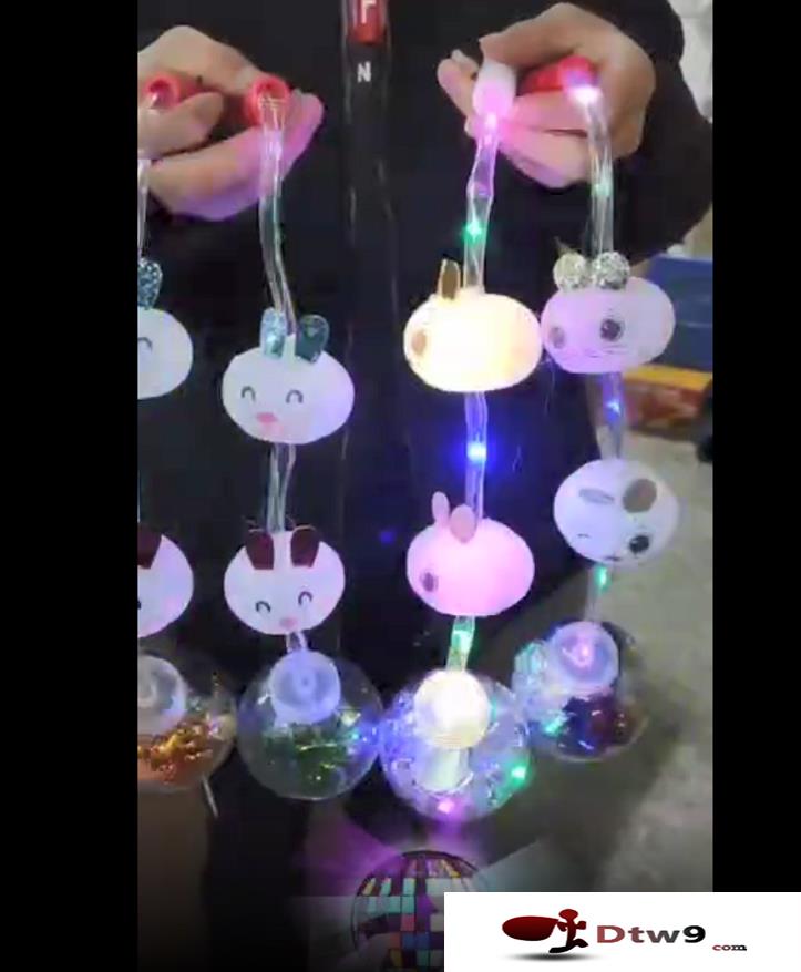 中秋國慶擺地攤賣什么最賺錢？發(fā)光燈籠新奇特玩具貨源批發(fā)