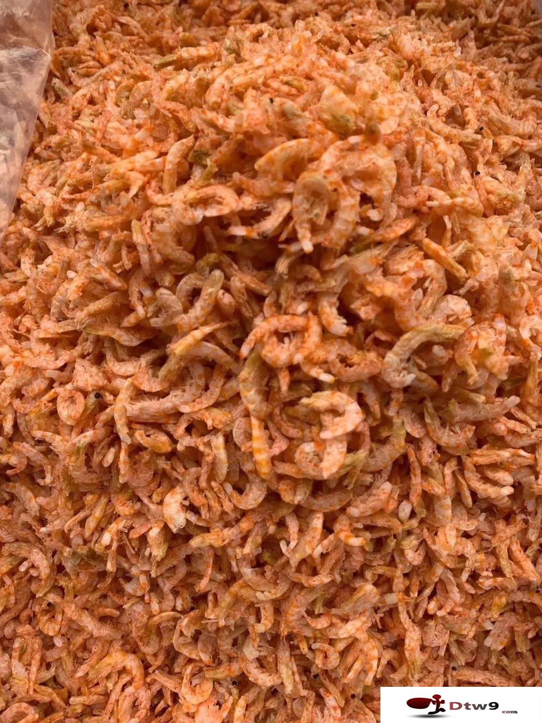 冬季擺地攤賣食品干貨，年貨網(wǎng)紅零食貨源批發(fā)