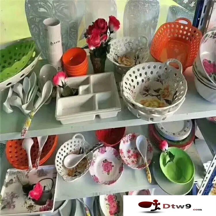 秋天擺地?cái)傎u什么百貨好賺錢？椰殼抹布，掛鉤，牛筋梳等2元3元百貨貨源