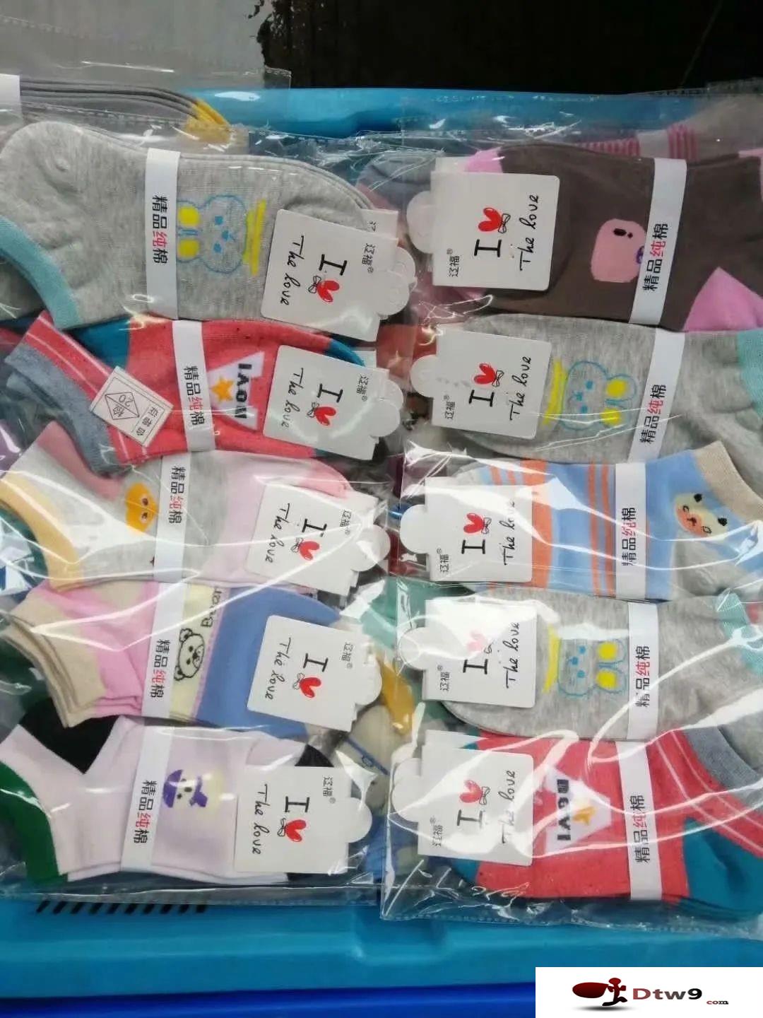 冬季擺地?cái)傎u純棉襪子，地?cái)偀徜N襪子貨源批發(fā)