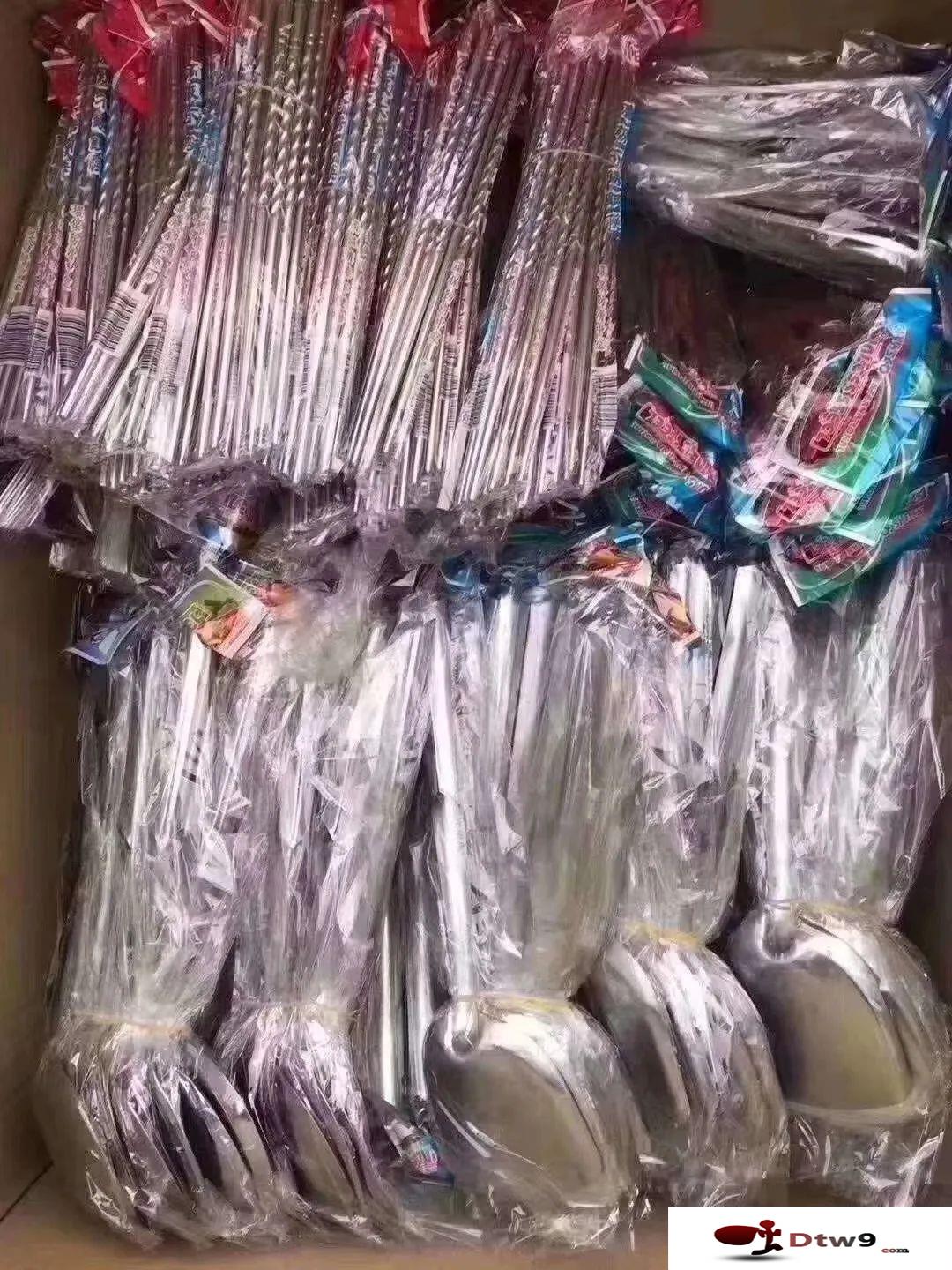 秋天擺地?cái)傎u什么百貨好賺錢？椰殼抹布，掛鉤，牛筋梳等2元3元百貨貨源