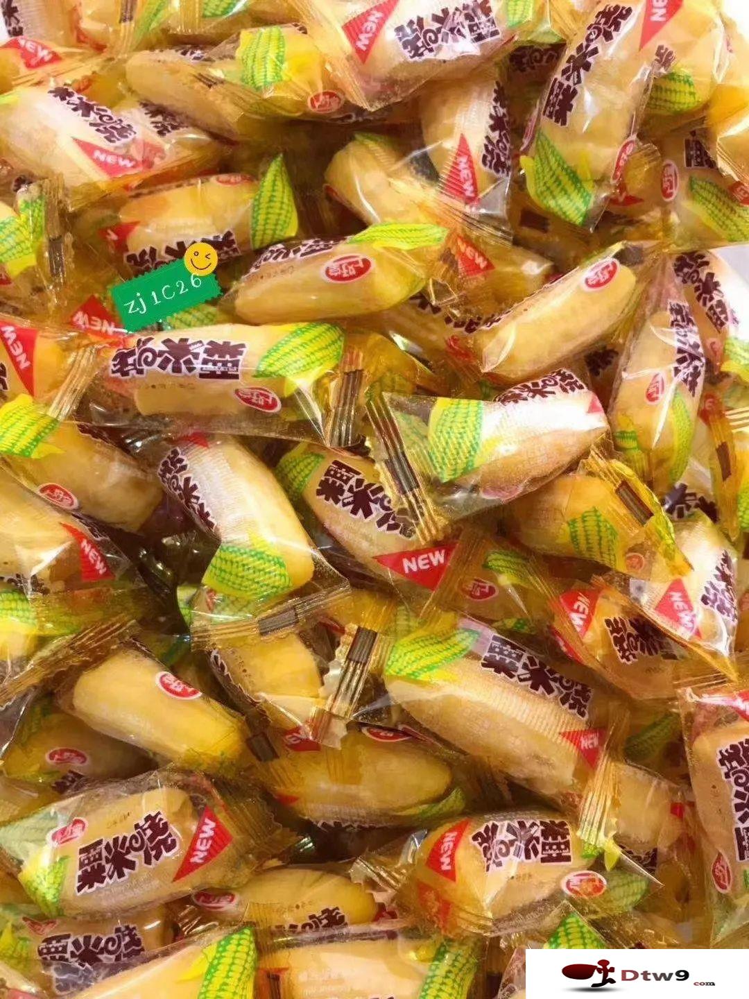 冬季擺地攤賣食品干貨，年貨網(wǎng)紅零食貨源批發(fā)