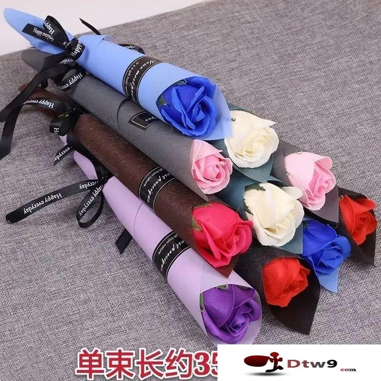 七夕情人節(jié)擺地攤賣什么最好賺錢？地攤發(fā)光小熊玫瑰香皂花批發(fā)貨源