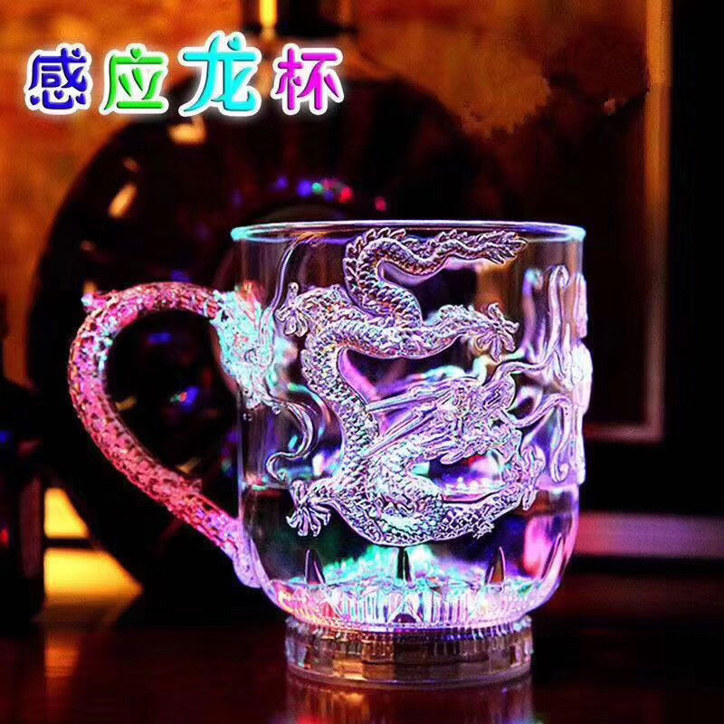義烏快手抖音同款發(fā)光杯貨源，發(fā)光杯是什么材質(zhì)？