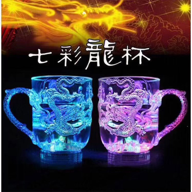 義烏快手抖音同款發(fā)光杯貨源，發(fā)光杯是什么材質(zhì)？