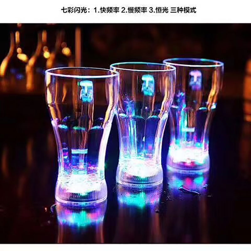 義烏快手抖音同款發(fā)光杯貨源，發(fā)光杯是什么材質(zhì)？