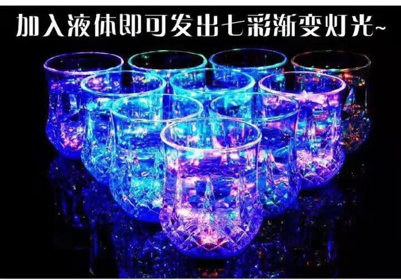 義烏快手抖音同款發(fā)光杯貨源，發(fā)光杯是什么材質(zhì)？