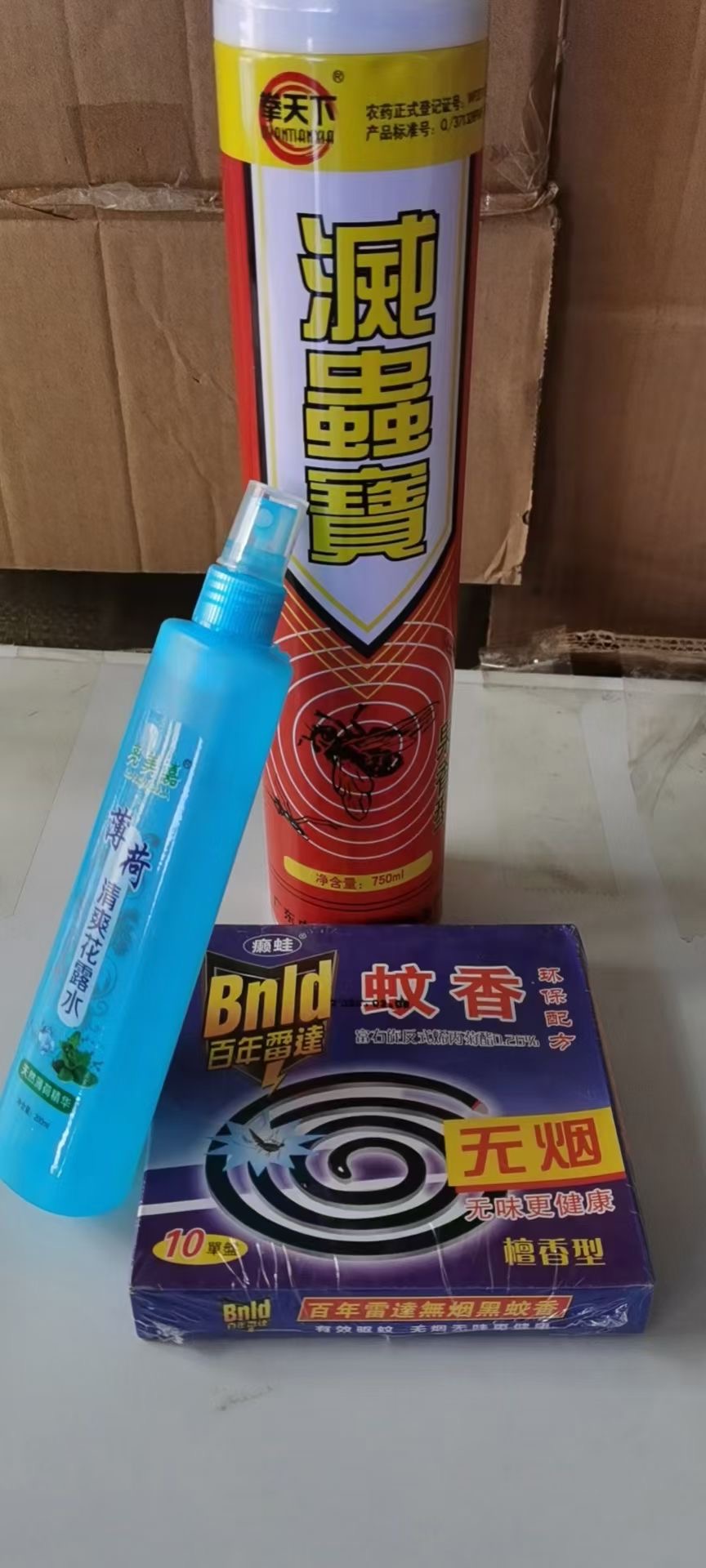 地攤夏季驅(qū)蚊三件套15元模式 殺蟲氣霧劑+大盤裝無煙蚊香+草本花露水 地攤夏季驅(qū)蚊三件套15元模式 殺蟲氣霧劑+大盤裝無煙蚊香+草本花露水